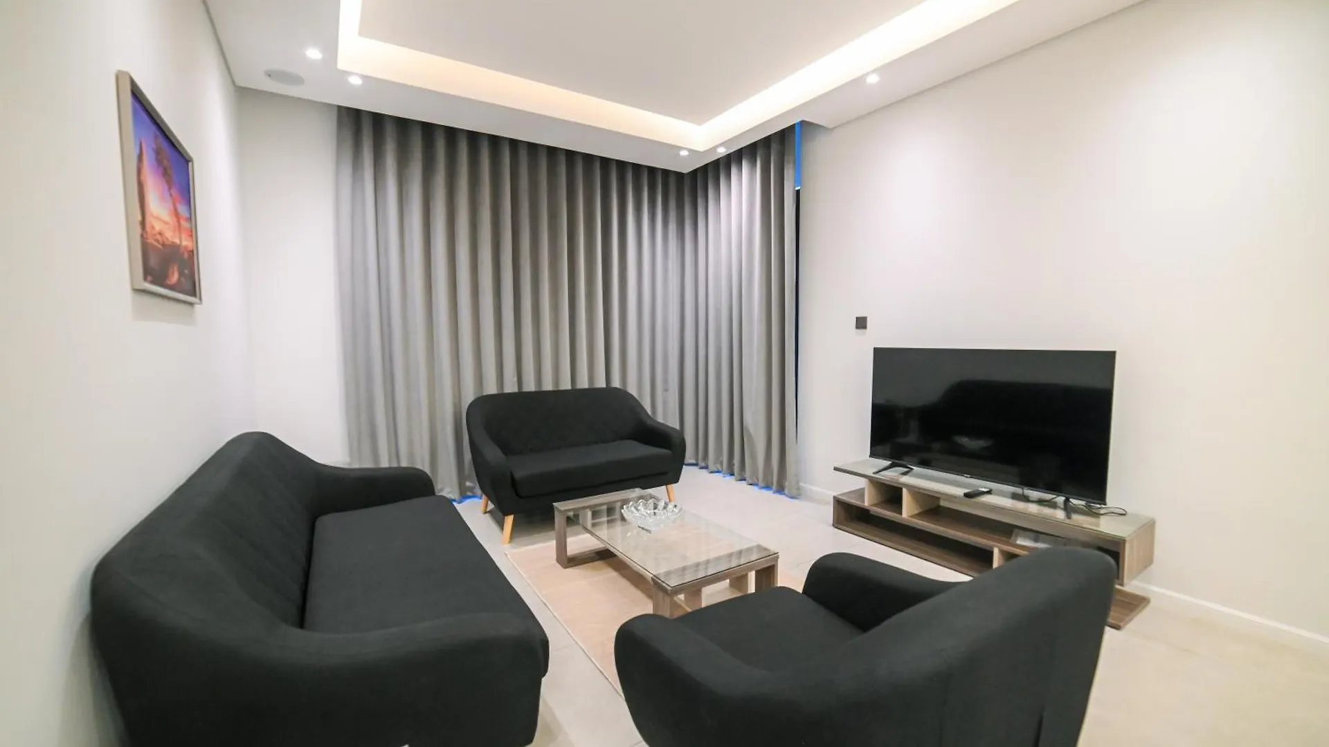 01 Diamond 2Br Apt contacts
