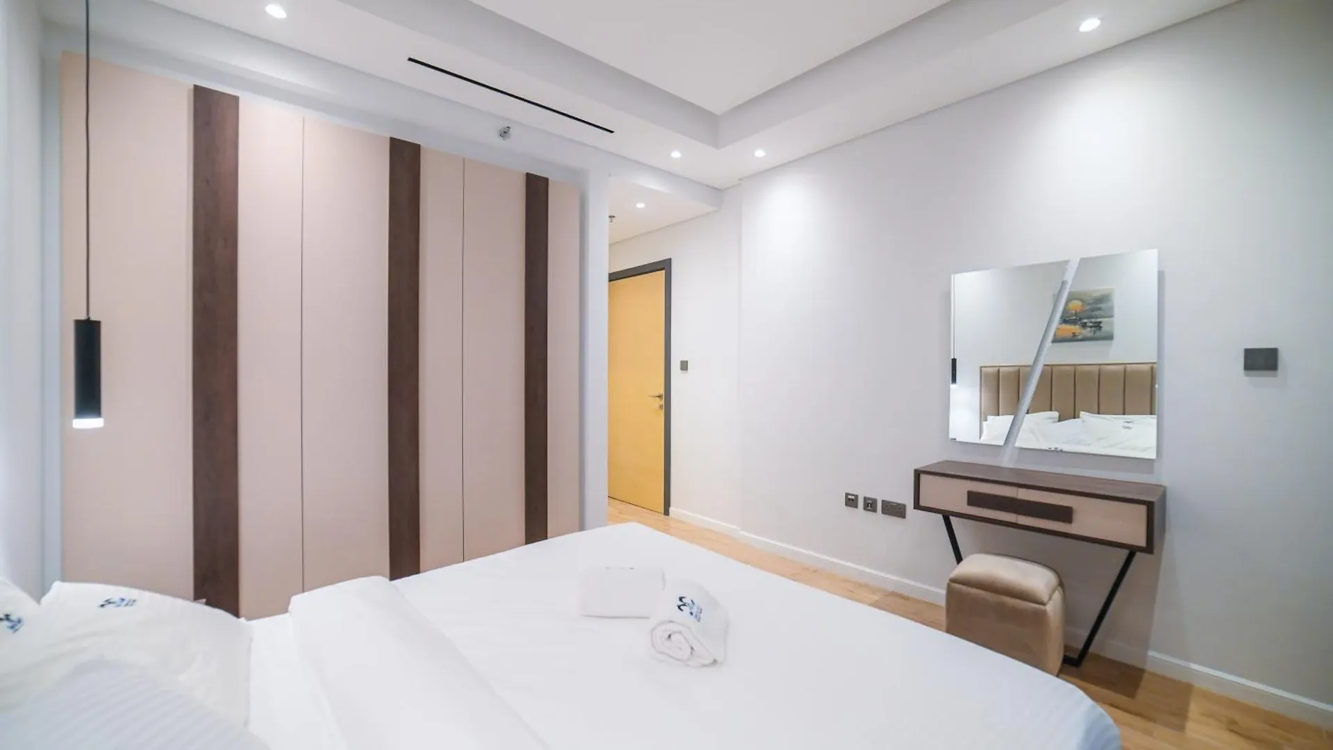 01 Diamond 2Br Apt Dubai